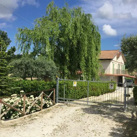 “il Pino Solitario” Gospodarstwo agroturystyczne Monte Giberto